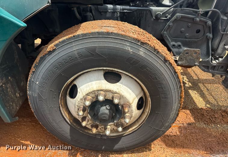 image for item YA0413 2019 Kenworth T680 semi truck