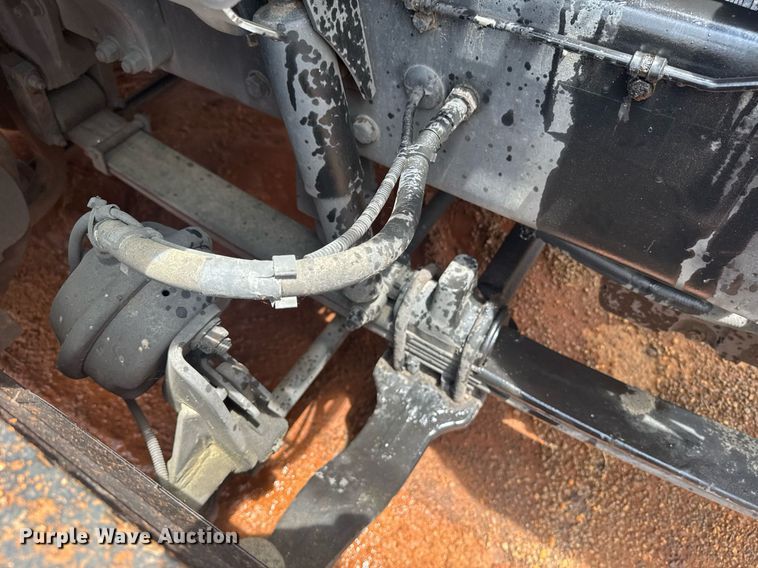 image for item YA0413 2019 Kenworth T680 semi truck