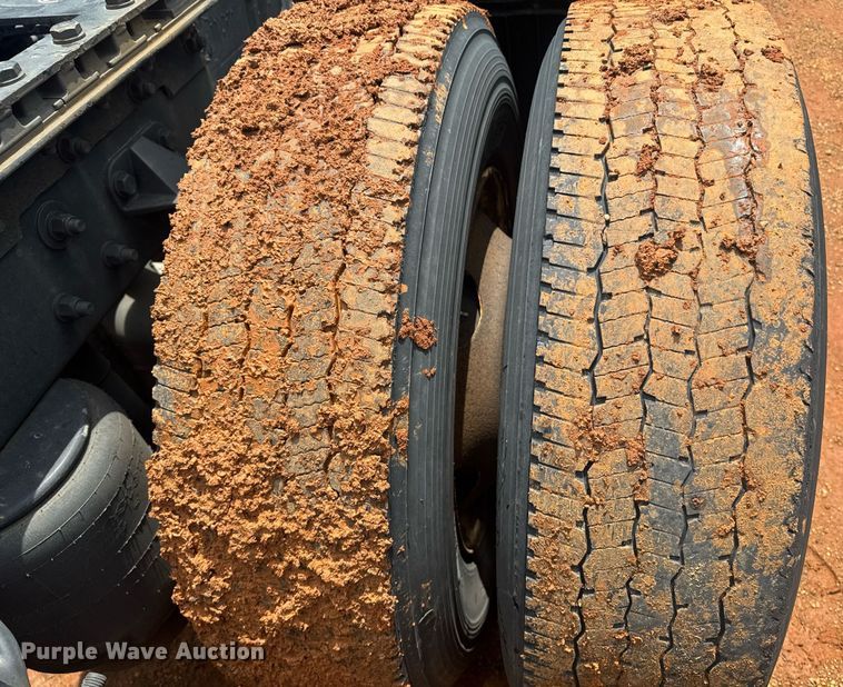 image for item YA0413 2019 Kenworth T680 semi truck