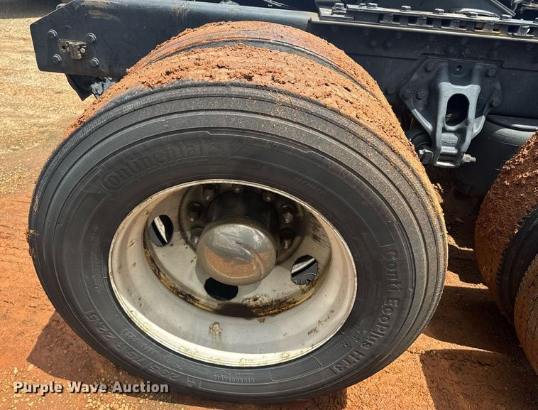 image for item YA0413 2019 Kenworth T680 semi truck