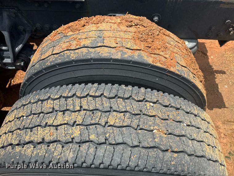 image for item YA0413 2019 Kenworth T680 semi truck