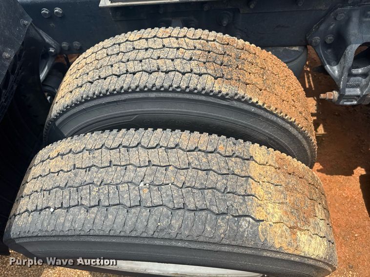 image for item YA0413 2019 Kenworth T680 semi truck