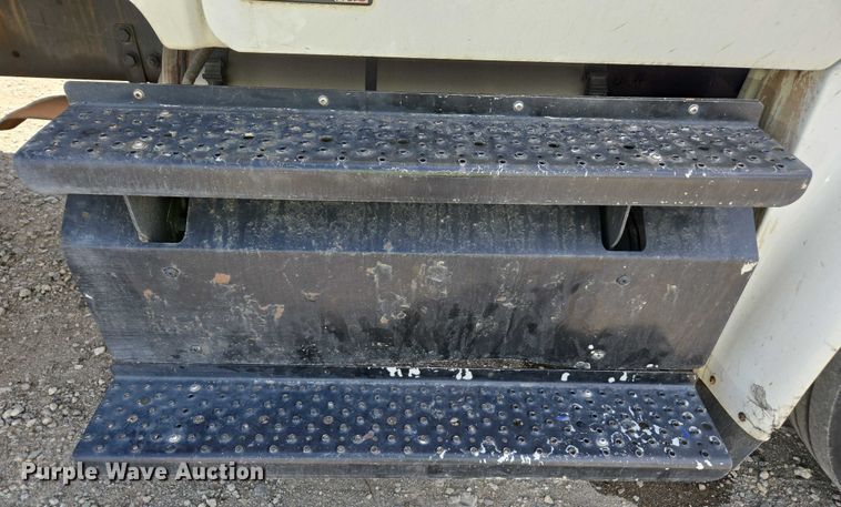 image for item YA0492 2012 Freightliner  Business Class M2 106 box truck