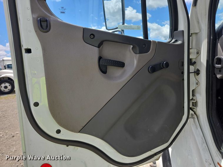 image for item YA0492 2012 Freightliner  Business Class M2 106 box truck