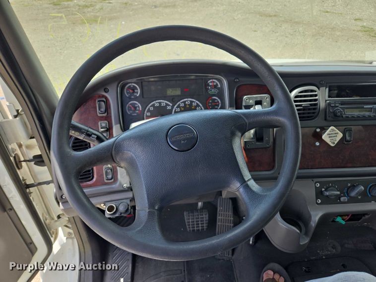 image for item YA0492 2012 Freightliner  Business Class M2 106 box truck