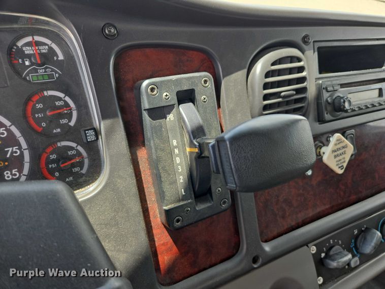 image for item YA0492 2012 Freightliner  Business Class M2 106 box truck