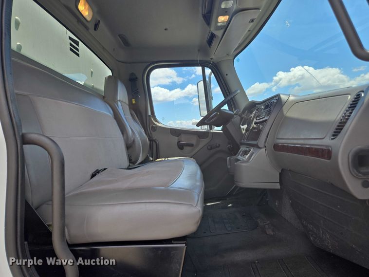 image for item YA0492 2012 Freightliner  Business Class M2 106 box truck