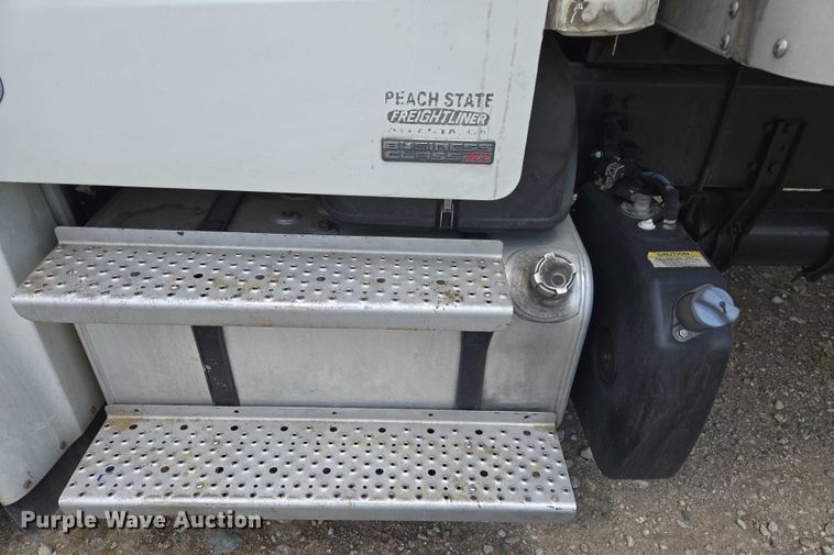 image for item YA0493 2012 Freightliner Business Class M2 106 box truck