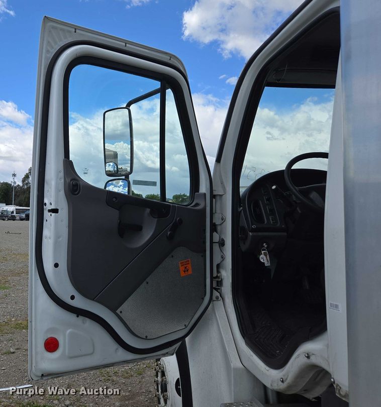 image for item YA0493 2012 Freightliner Business Class M2 106 box truck