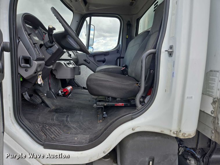 image for item YA0493 2012 Freightliner Business Class M2 106 box truck