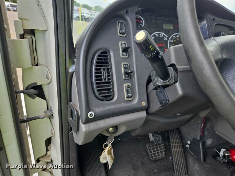 image for item YA0493 2012 Freightliner Business Class M2 106 box truck