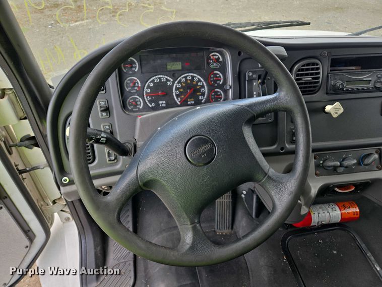 image for item YA0493 2012 Freightliner Business Class M2 106 box truck