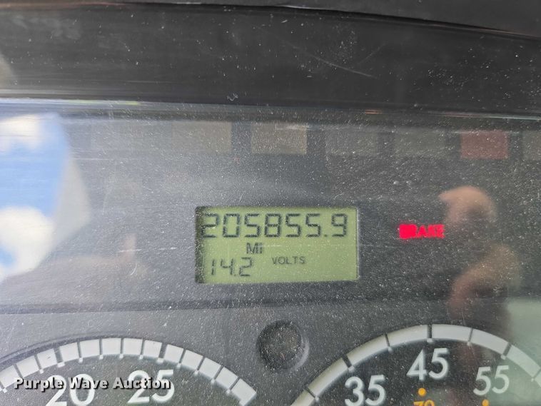 image for item YA0493 2012 Freightliner Business Class M2 106 box truck