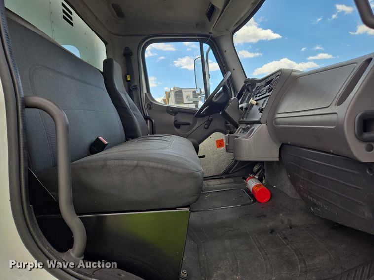 image for item YA0493 2012 Freightliner Business Class M2 106 box truck