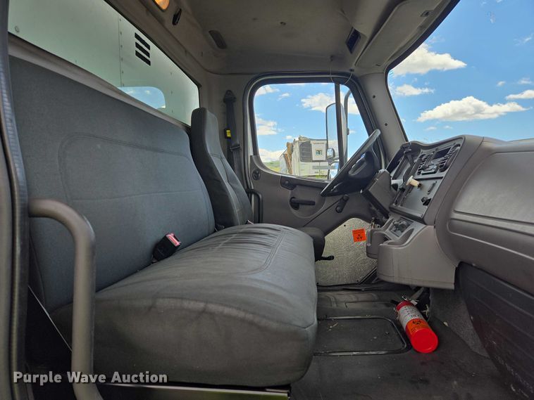 image for item YA0493 2012 Freightliner Business Class M2 106 box truck