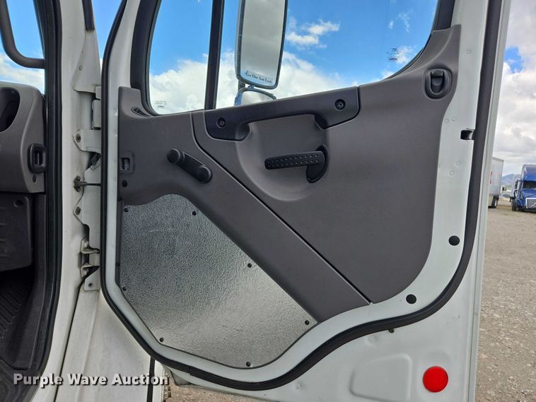 image for item YA0493 2012 Freightliner Business Class M2 106 box truck