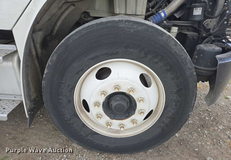 image for item YA0493 2012 Freightliner Business Class M2 106 box truck