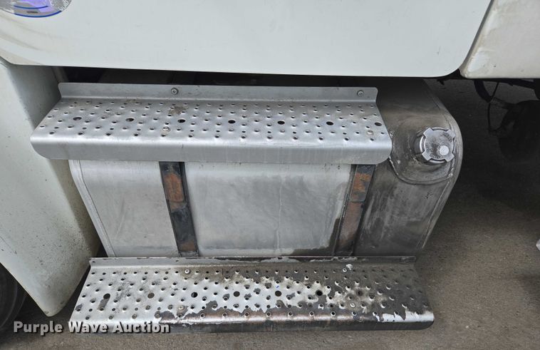 image for item YA0494 2016 Freightliner Business Class M2 106 box truck