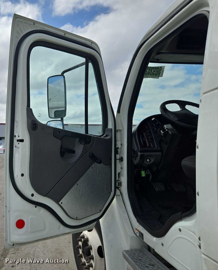 image for item YA0494 2016 Freightliner Business Class M2 106 box truck