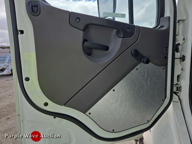 image for item YA0494 2016 Freightliner Business Class M2 106 box truck