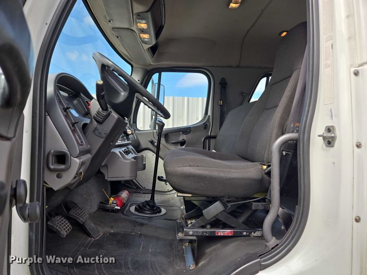 image for item YA0494 2016 Freightliner Business Class M2 106 box truck