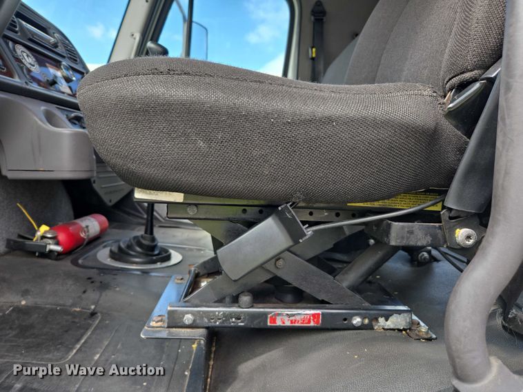 image for item YA0494 2016 Freightliner Business Class M2 106 box truck