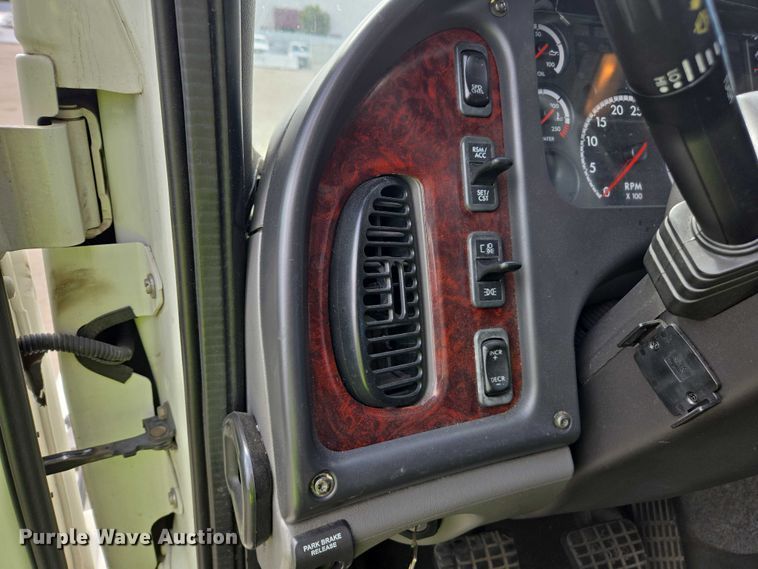 image for item YA0494 2016 Freightliner Business Class M2 106 box truck