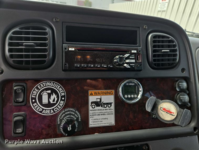 image for item YA0494 2016 Freightliner Business Class M2 106 box truck