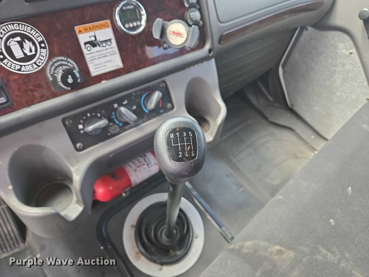 image for item YA0494 2016 Freightliner Business Class M2 106 box truck