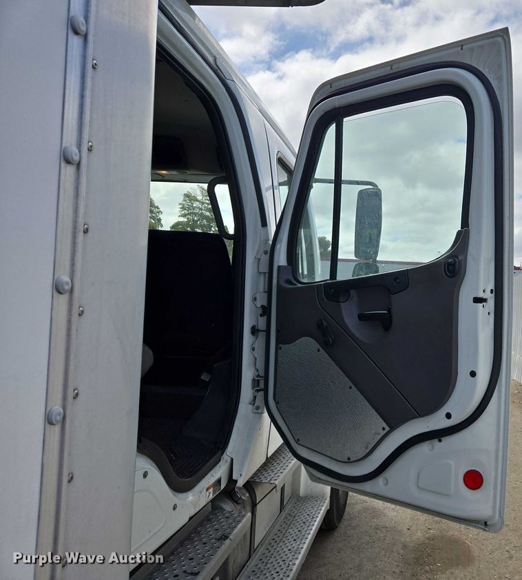 image for item YA0494 2016 Freightliner Business Class M2 106 box truck