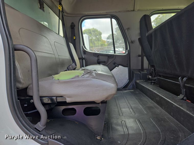 image for item YA0494 2016 Freightliner Business Class M2 106 box truck