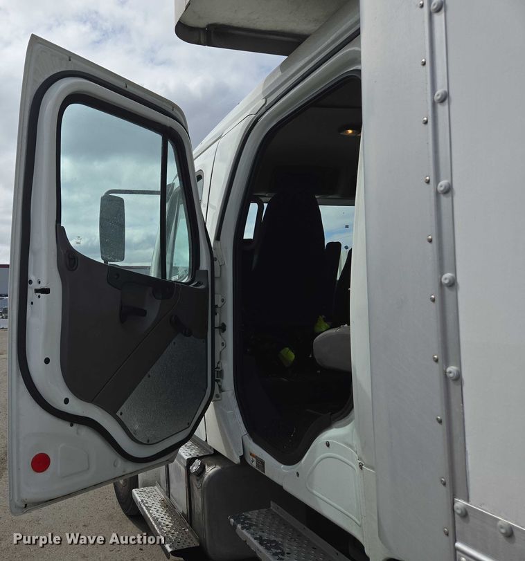 image for item YA0494 2016 Freightliner Business Class M2 106 box truck