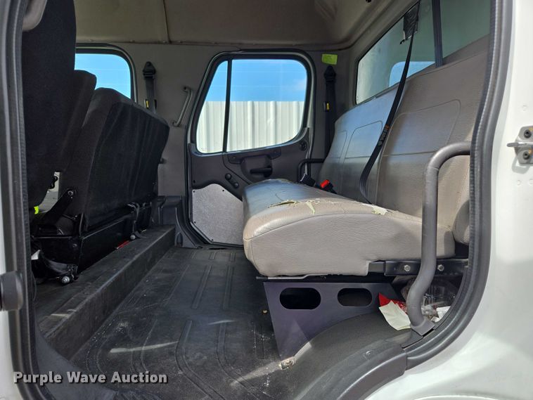 image for item YA0494 2016 Freightliner Business Class M2 106 box truck