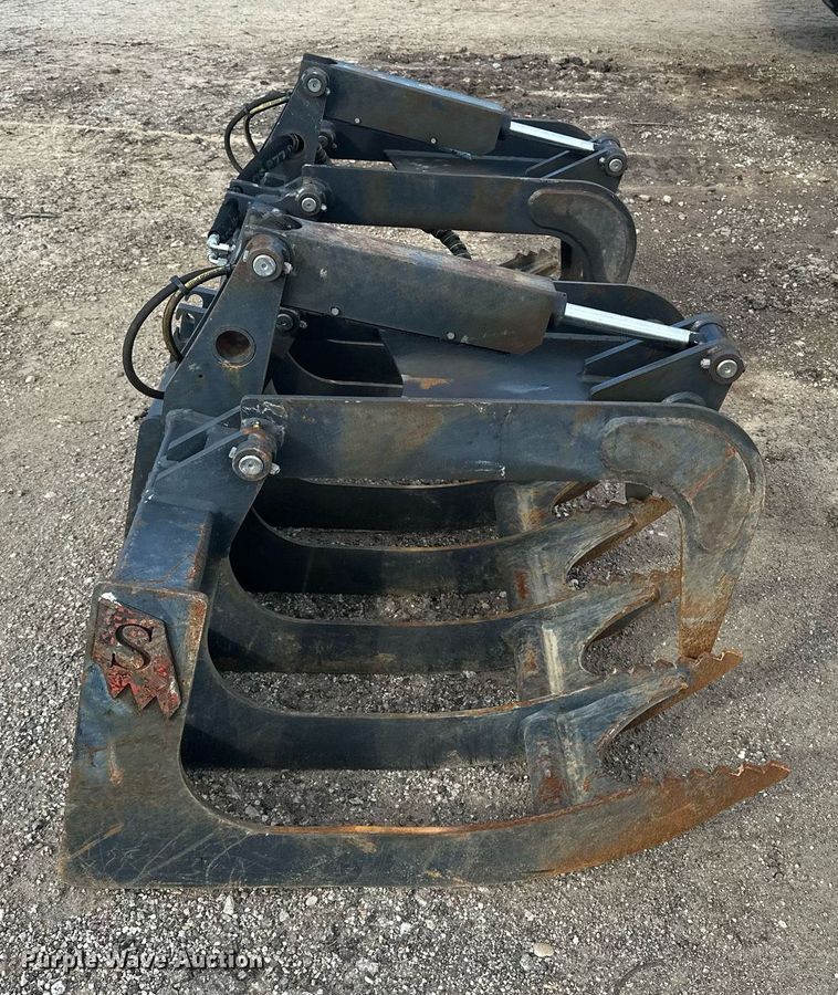 image for item DF8515 Solesbee's skid steer grapple bucket