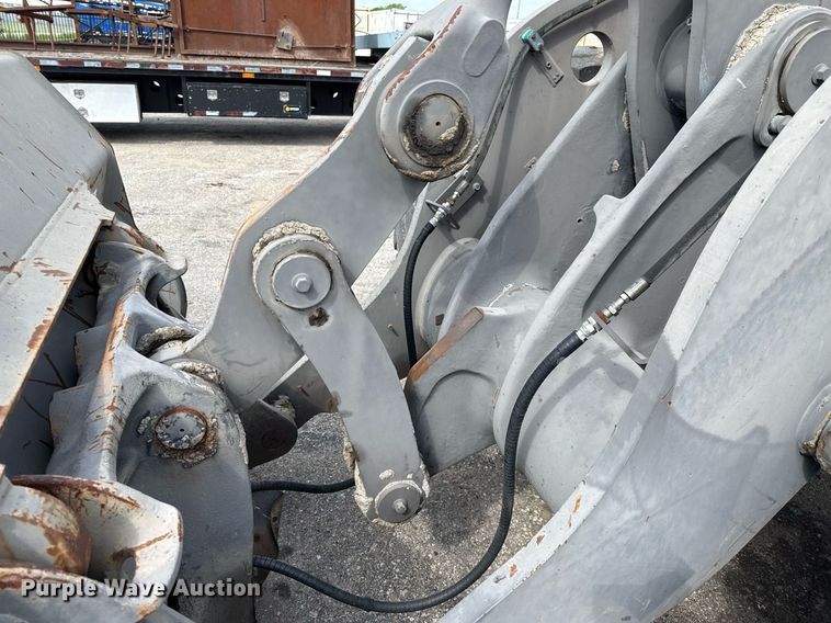 image for item DF8519 2008 Volvo L90F wheel loader