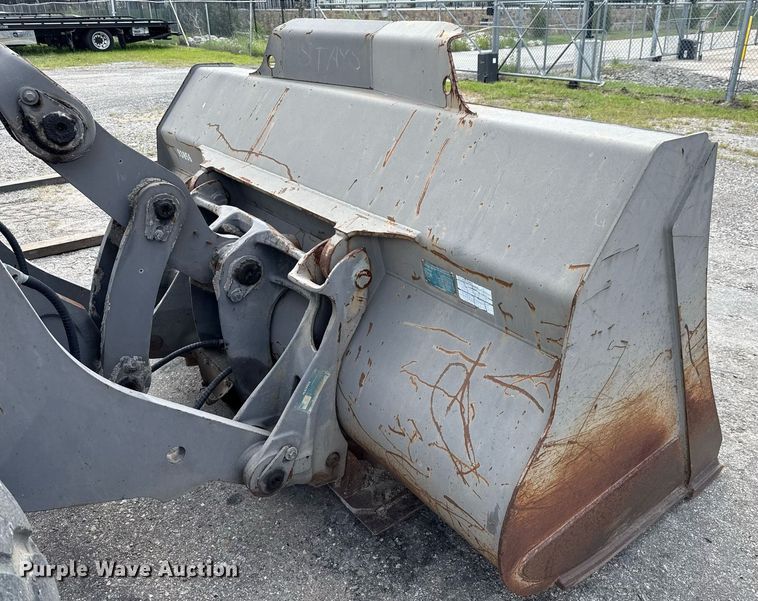 image for item DF8519 2008 Volvo L90F wheel loader