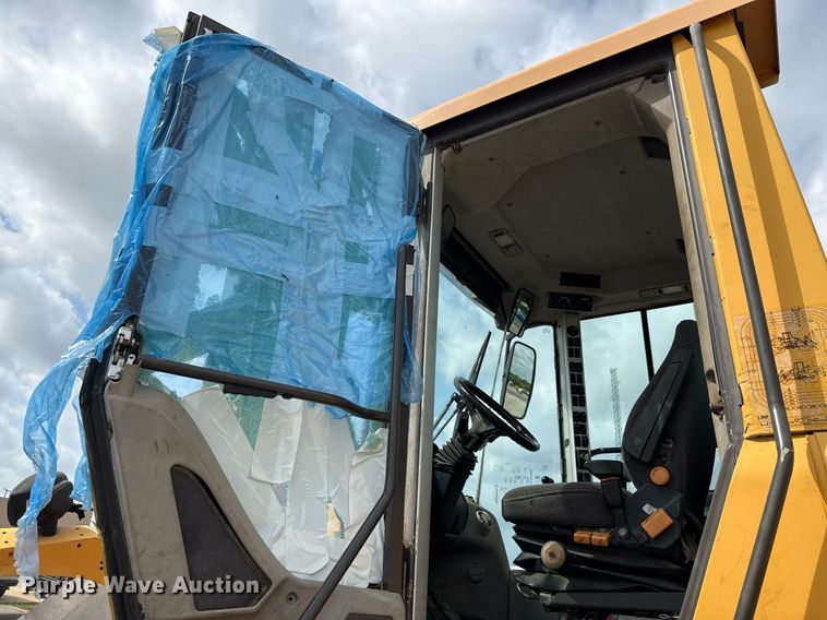 image for item DF8519 2008 Volvo L90F wheel loader