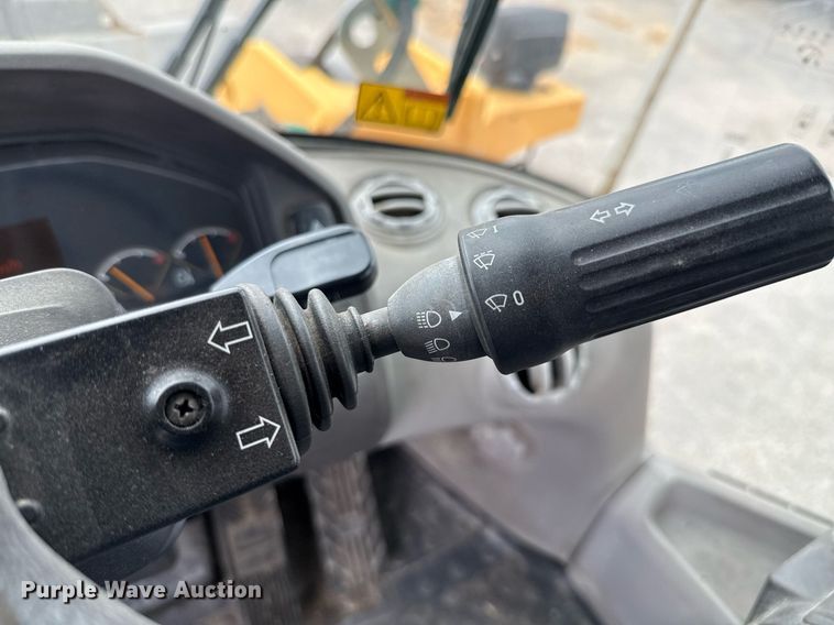 image for item DF8519 2008 Volvo L90F wheel loader