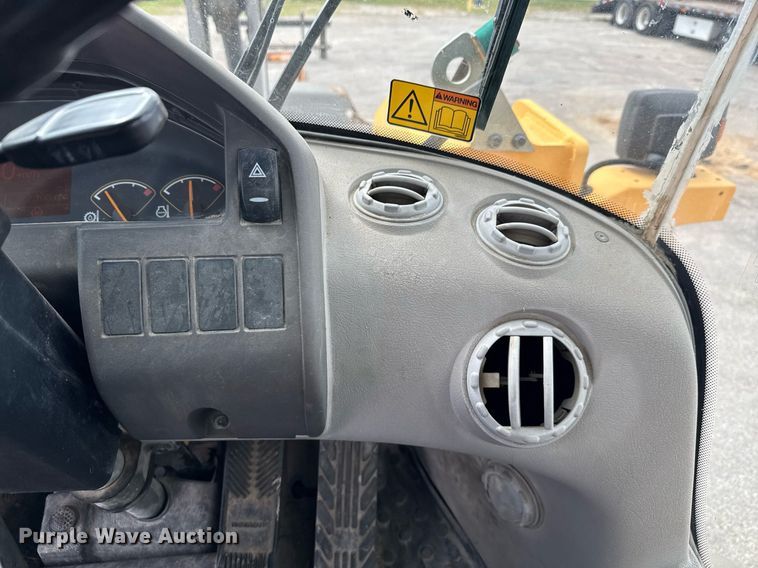 image for item DF8519 2008 Volvo L90F wheel loader