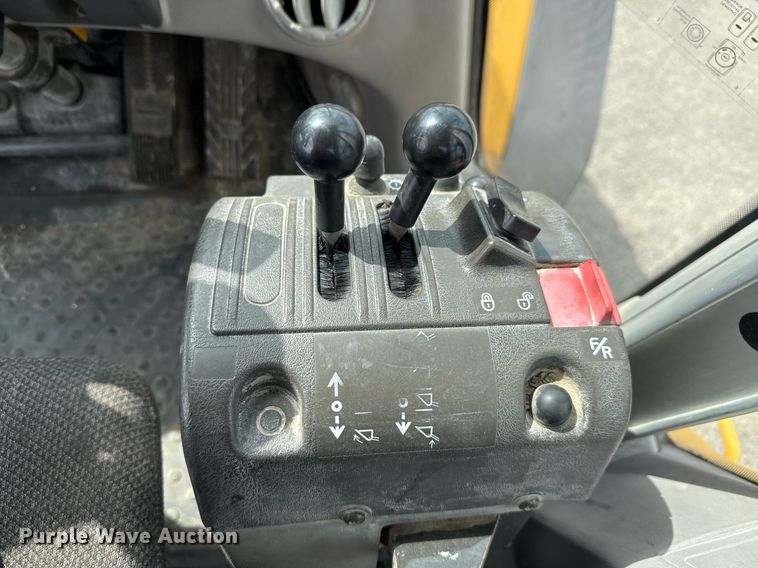 image for item DF8519 2008 Volvo L90F wheel loader