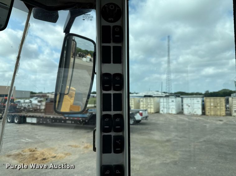 image for item DF8519 2008 Volvo L90F wheel loader