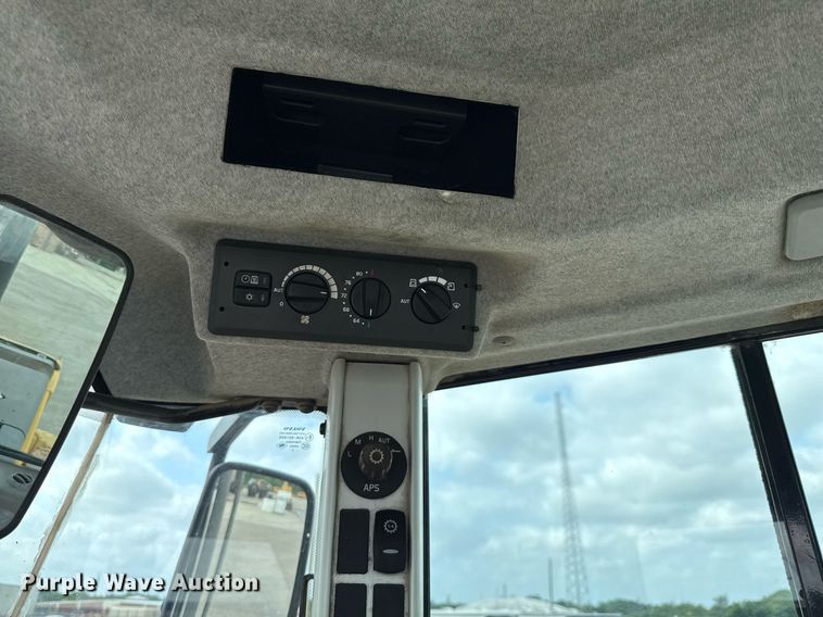 image for item DF8519 2008 Volvo L90F wheel loader