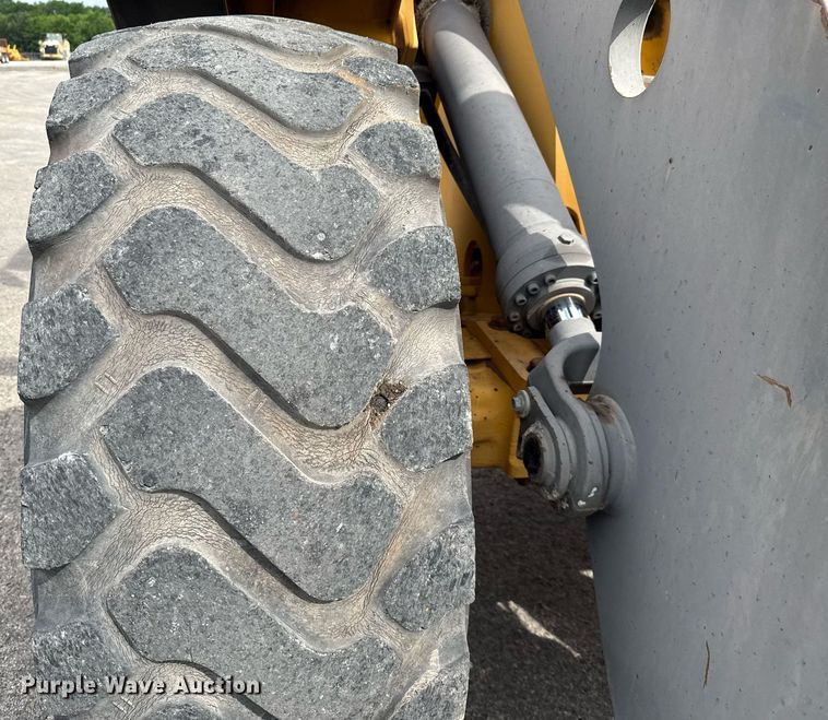 image for item DF8519 2008 Volvo L90F wheel loader