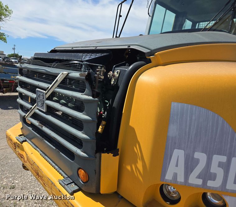 image for item DF8522 2004 Volvo A25D articulated haul truck