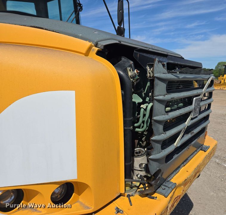 image for item DF8522 2004 Volvo A25D articulated haul truck