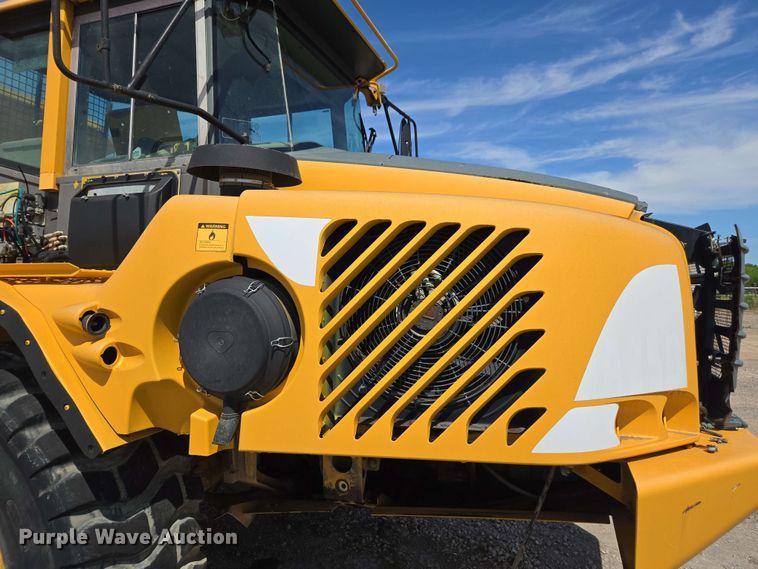 image for item DF8522 2004 Volvo A25D articulated haul truck