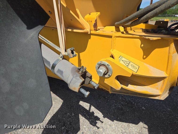 image for item DF8522 2004 Volvo A25D articulated haul truck