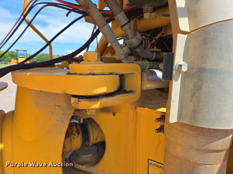 image for item DF8522 2004 Volvo A25D articulated haul truck