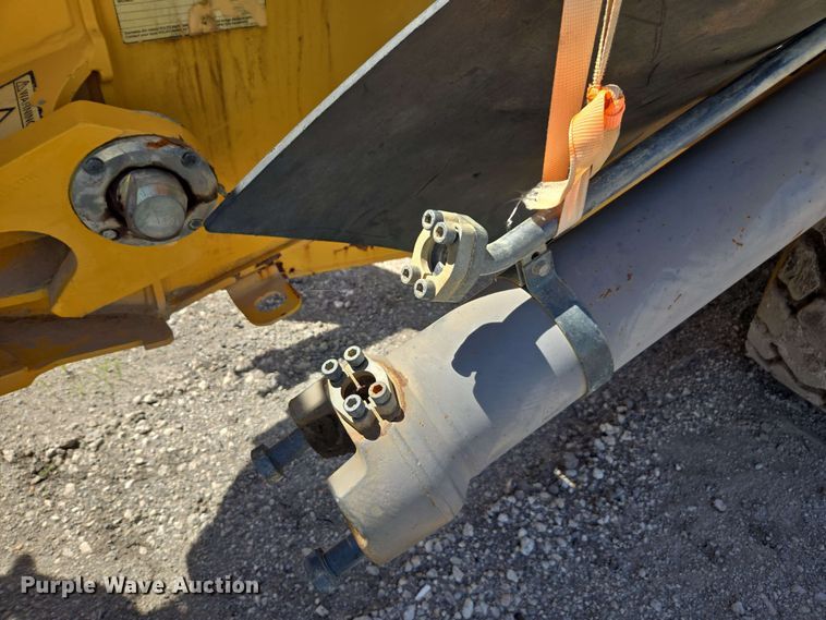 image for item DF8522 2004 Volvo A25D articulated haul truck