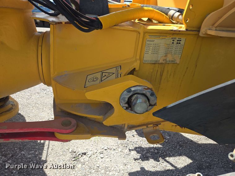 image for item DF8522 2004 Volvo A25D articulated haul truck